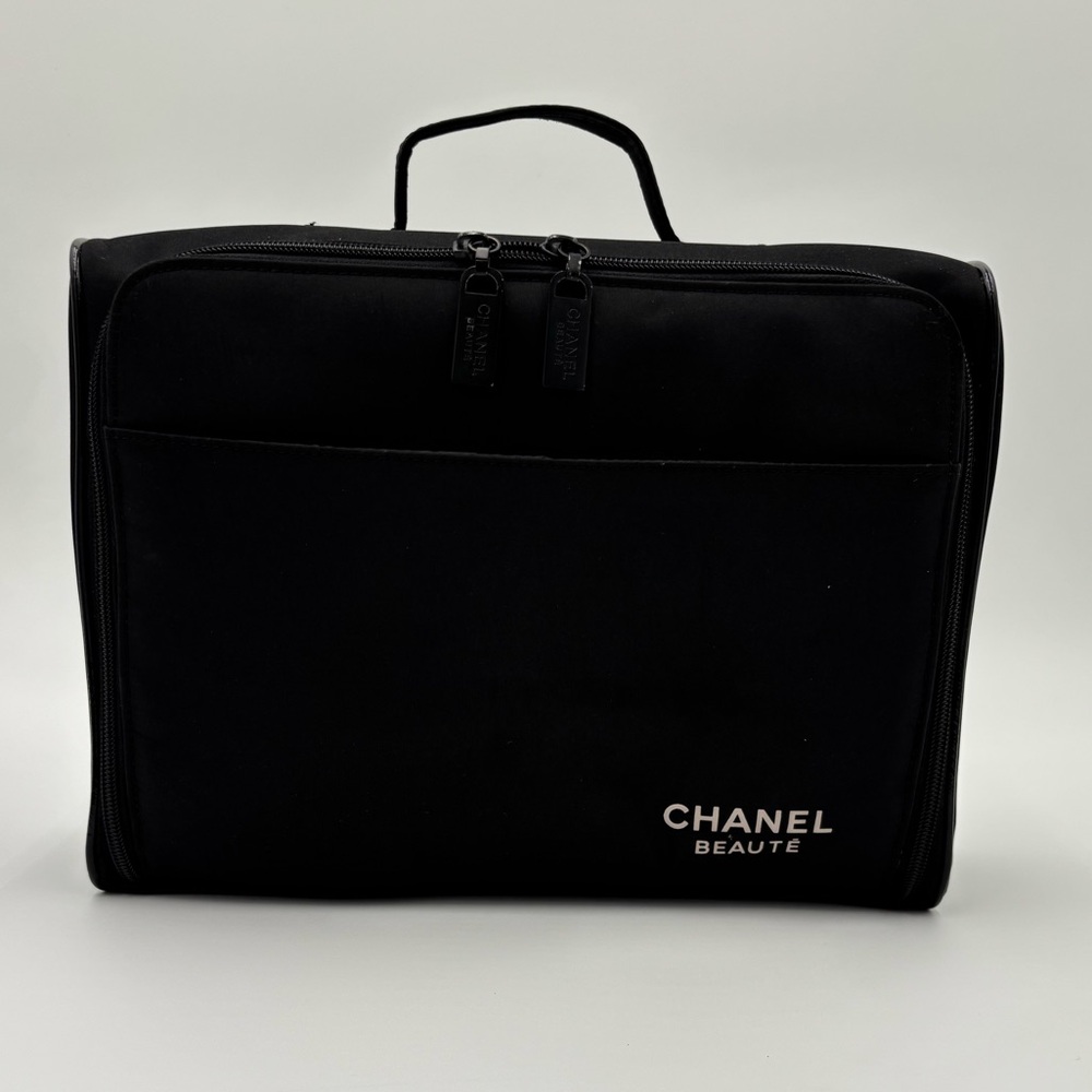 ❤️ Chanel Cosmetic Case A105M3E6
